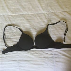Victoria Secret tshirt push up bra (32C)
